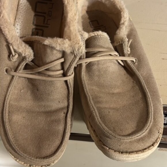 Hey Dude Shoes with lining size 7 - Picture 1 of 1